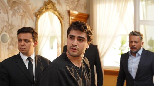 Golden Boy presenta la historia de Seyran y Ferit.