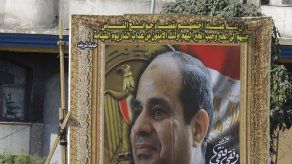 Ordenan liberar a activista en Egipto