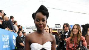 Lupita Nyongo vuelve a pisar la alfombra roja con un look millonario