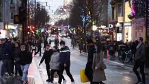 Aproximadamente el 90% de los casos en Inglaterra son de la variante ómicron.