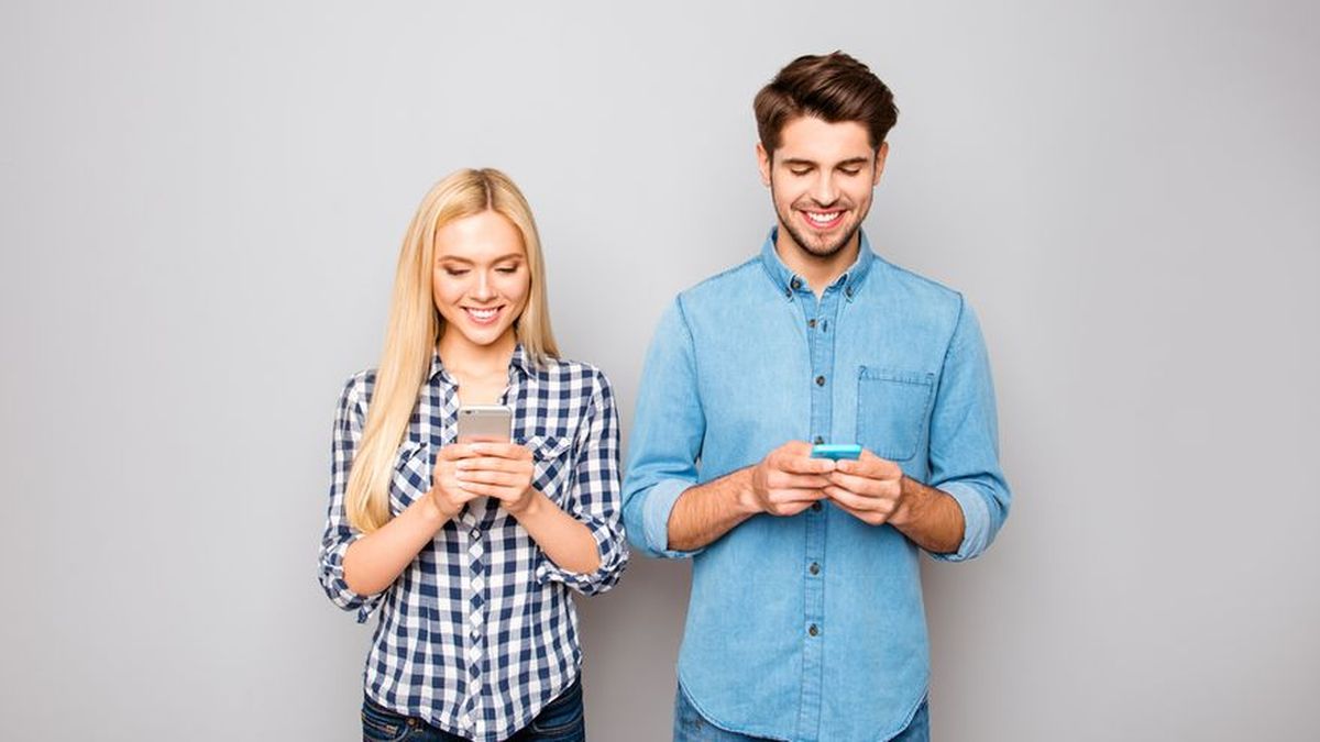 Enviar fotos íntimas por celular favorece a la relación de pareja Enviar fotos íntimas por celular favorece a la relación de pareja