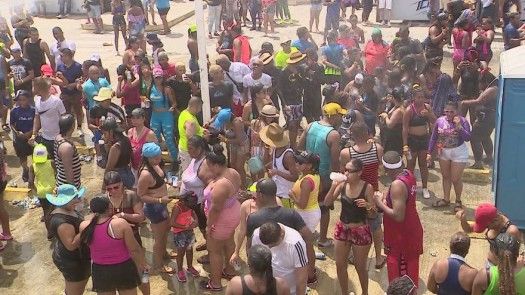 Decenas de personas gozaron de las tradicionales mojaderas en Juan Díaz