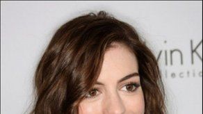 Anne Hathaway  y Johnny Depp en filme de Tim Burton