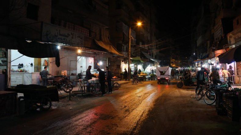 Las primeras familias sirias salen de los barrios de Alepo