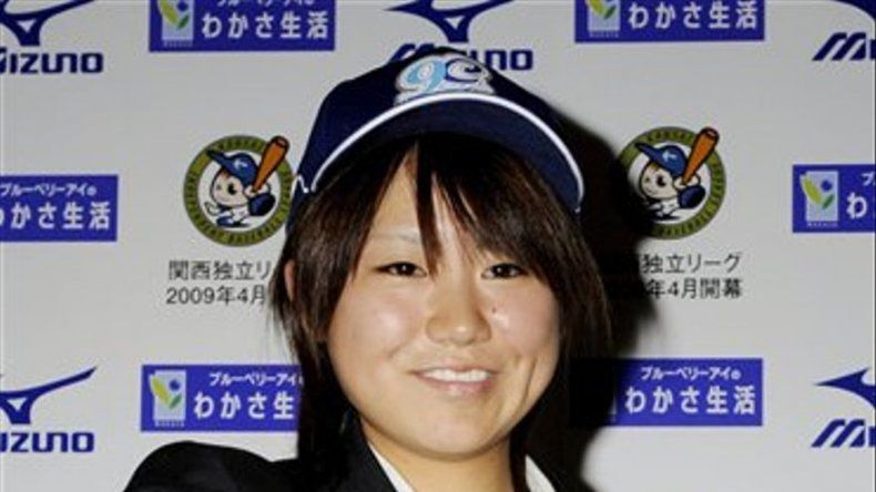 Adolescente japonesa será jugadora profesional de béisbol