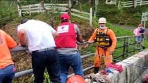 Rescatan a turistas tras crecida del Río Macho de Monte.
