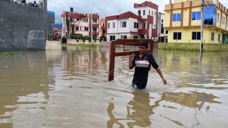 Lluvias torrenciales en Himalaya causan casi 70 muertos en Nepal e India