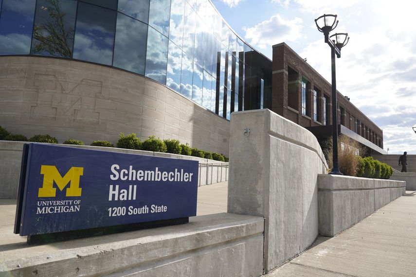 Stephen Shipps se declaró culpable en noviembre de trasportar a una menor a otro estado con el fin de tener relaciones sexuales con ella. Se le acusa de haberlo hecho varias veces entre febrero y julio de 2002.