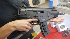 Dueño de armería en EEUU muere de balazo accidental