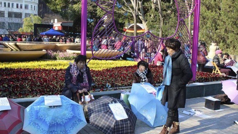 Mercados de matrimonios, la esperanza de los chinos de emparejar a sus hijos