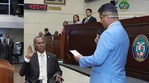 Luis Omar Ortega es juramentado como diputado del 8-2