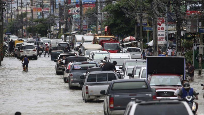 Inundaciones matan a 14 en sur de Tailandia