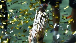Djokovic gana por tercera vez en Shanghái y presume de mandarín