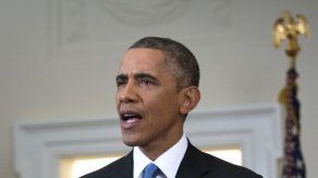 Obama firma ley que autoriza sanciones a Rusia pero no impondrá más por ahora