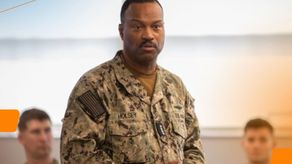 Jefe del Comando Sur de EE.UU. llega a Panamá para tratar seguridad y migración