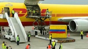 Colombia recibe primer lote de 50.000 vacunas contra coronavirus