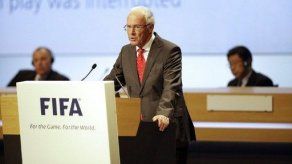 Beckenbauer augura al Bayern temporada difícil con Dortmund