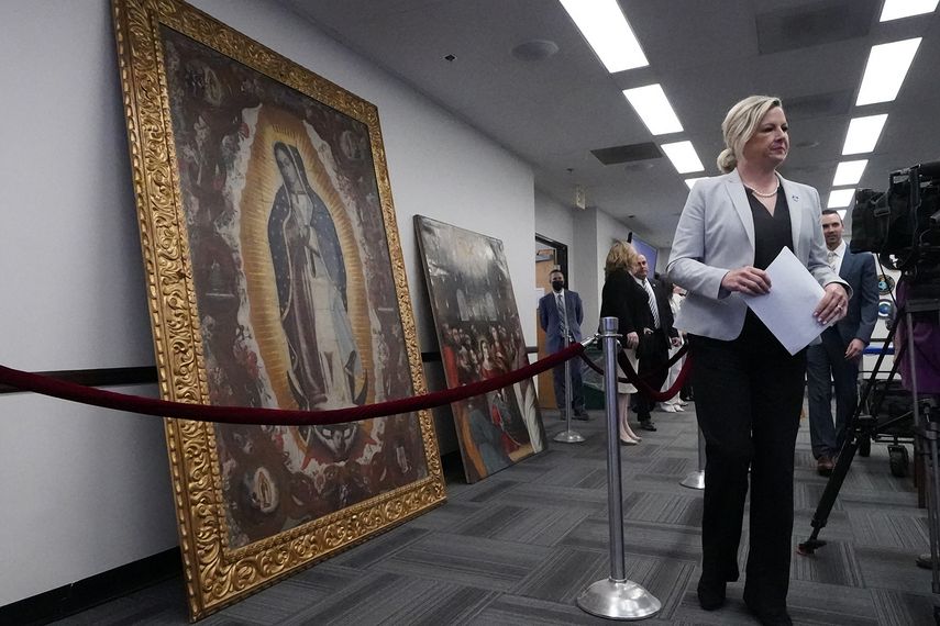 Los artefactos fueron entregados voluntariamente al FBI.