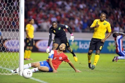 Costarricense Álvaro Saborío es duda para partido ante Honduras