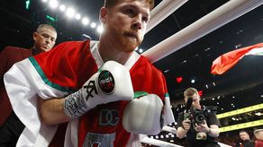 Canelo Álvarez regresa a México para defender títulos mundiales