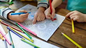Conoce algunos trucos para lograr que los niños coloreen sin salirse de los bordes