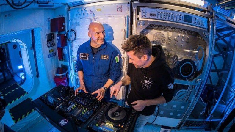 Astronauta anima por primera vez desde el espacio para una fiesta en Ibiza