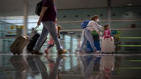 Los que hayan recibido vacunas aprobadas por la OMS pero no por la UE posiblemente tendrán que presentar una prueba PCR negativa.