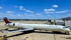El avión de la compañía Delta Air, que realizaba el viernes la conexión Los Ángeles-Nashville, tuvo que proceder a un aterrizaje de emergencia en Albuquerque, tras el incidente con el pasajero.