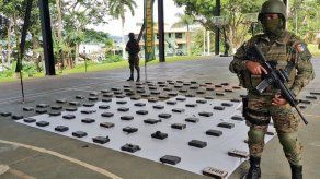 Más de 300 paquetes de droga y 3 armas incautadas el fin de semana en Darién y Guna Yala Más de 300 paquetes de droga y 3 armas incautadas el fin de semana en Darién y Guna Yala