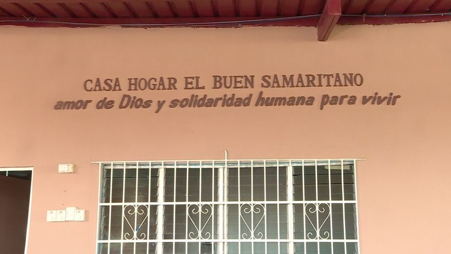Residentes de la Casa Hogar El Buen Samaritano se preparan para la visita del Papa