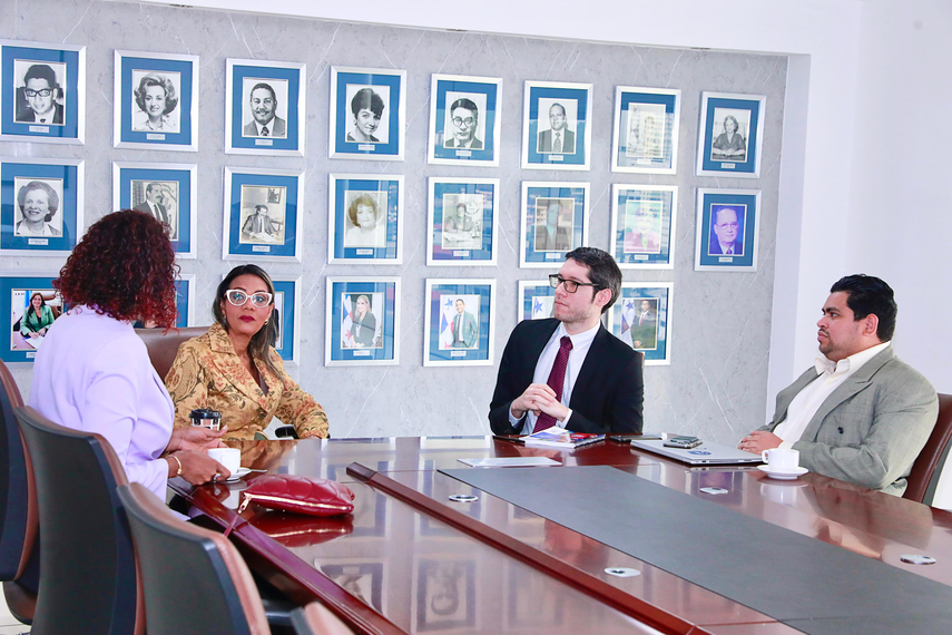 IFARHU e ITSE evalúan programas de becas y apoyo educativo técnico