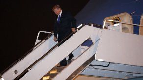 Trump dice que vetará ley de armas propuesta por demócratas