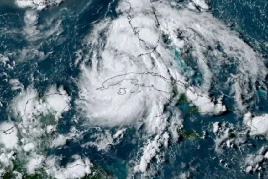 Tormenta tropical Debby se convierte en huracán al llegar a Florida