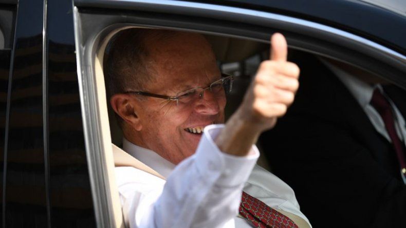 Kuczynski afirma que se defenderá panza arriba de pedidos de destitución