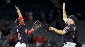 Indios amplían racha de victorias al ganar 6-5 a Angelinos
