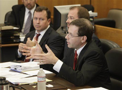 California investiga lavado de dinero en campaña