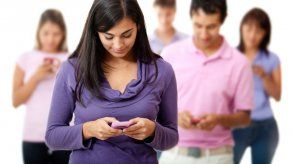 Porcentaje de brasileños que accede a internet desde su celular se triplica