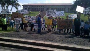 Residentes de Diablo protestaron frente a la ACP por desalojos Residentes de Diablo protestaron frente a la ACP por desalojos