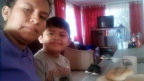 EEUU: Salvadoreña separada de hijo debe permanecer detenida