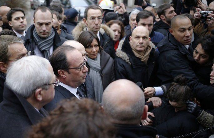 Enmascarados atacan semanario satírico Charlie Hebdo