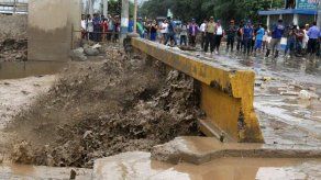 Perú afectado por fuertes lluvias y desbordes de El Niño Costero