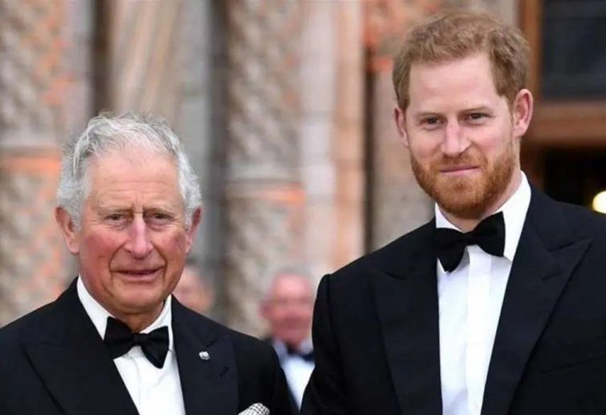 Príncipe Harry viaja para reunirse con su padre