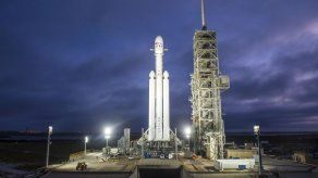 Listo para despegar potente cohete de SpaceX