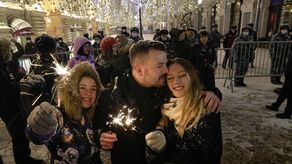 Los cálculos más pesimistas indican que Rusia podría enfrentar números de seis cifras de nuevas infecciones diarias, según Anna Popova, directora de la agencia de salud pública del país, Rospotrebnadzor.