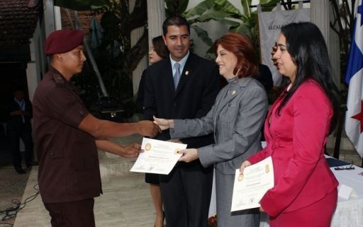 Alcaldía gradúa agentes municipales