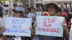 Parisinos protestan violencia contra la mujer