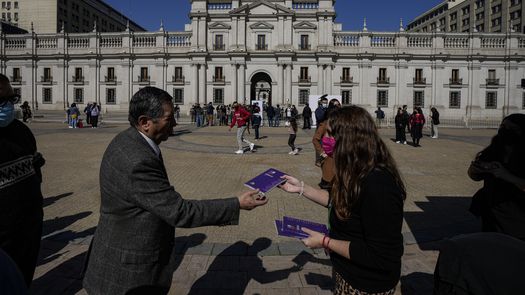 Sobre materias sociales proponen que el sistema de pensiones en Chile no será estatal, sino un modelo mixto.