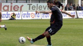 Chileno Pinilla no volverá al Palermo