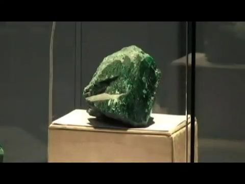 Exhiben gigantesca esmeralda por primera vez en Colombia