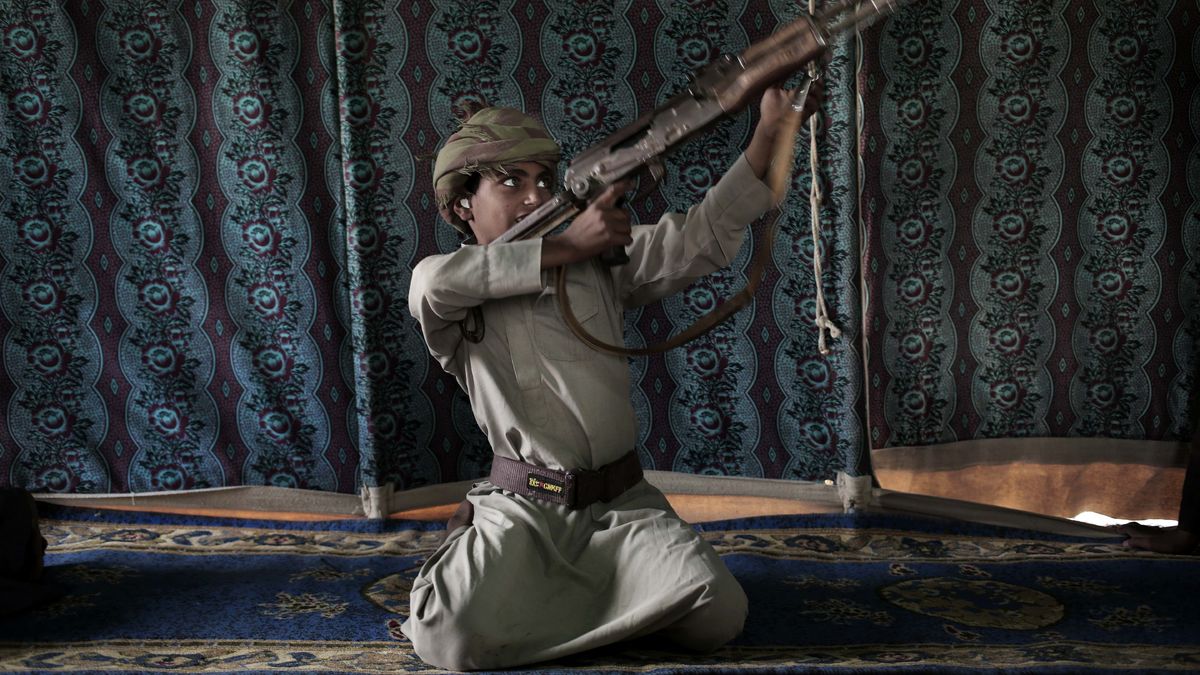 Según la ONU, se ha verificado que casi 3,500 niños han sido reclutados y emplazados en la guerra civil de Yemen.